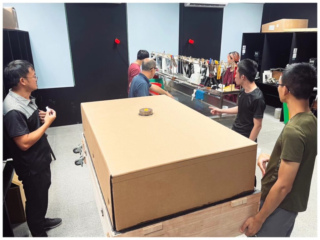 針孔相機實作達人管憶華鑽研針孔攝影創作及製作20餘年，小至火柴盒、大到房屋，都能變成針孔相機。（圖/管憶華提供）