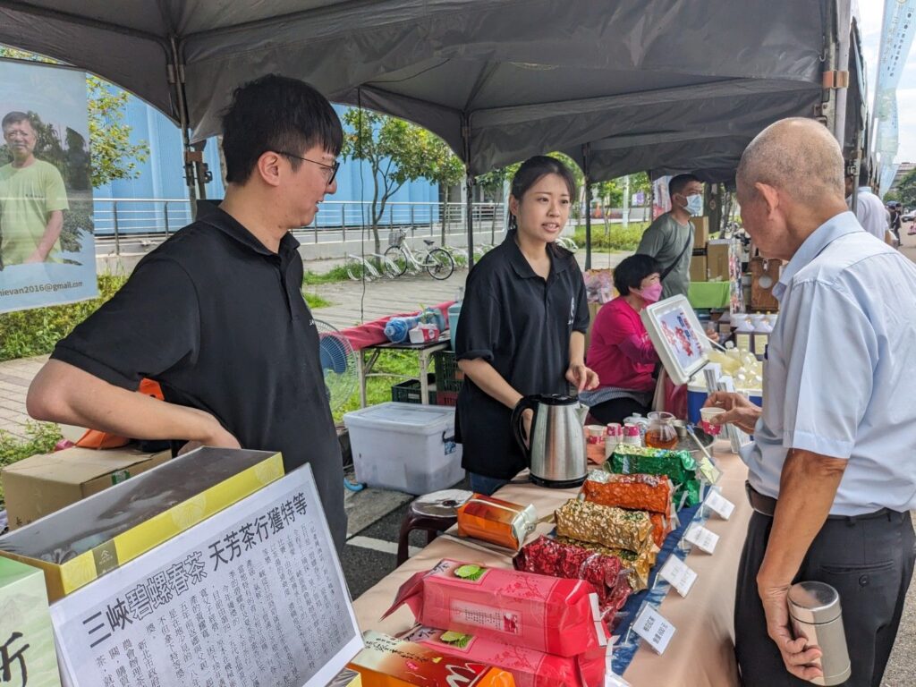 ▲民眾在活動現場選購農特產品。（圖/新北市農業局 提供）