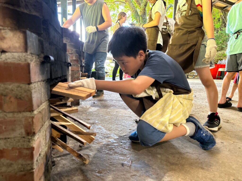 ▲參加活動的學童熱衷參與體驗課程。(圖/新北市農業局 提供)