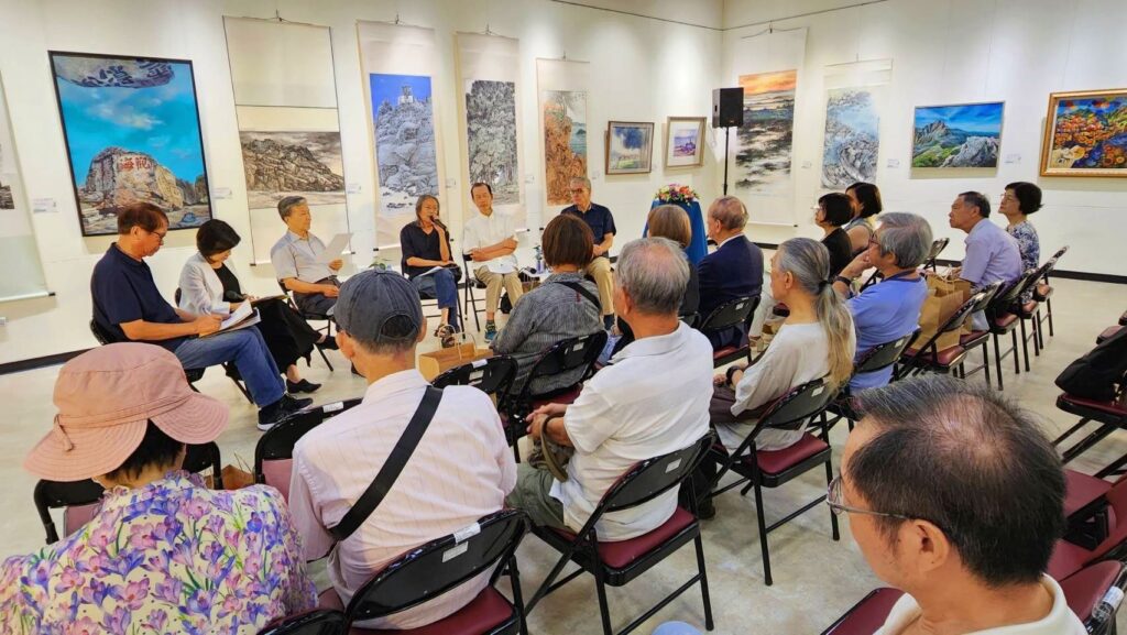 ▲出席座談會的藝術家代表與現場來賓進行稹密互動交流,為本島與離島藝術家的聯展作品呈現濃厚的探究興趣。(圖/大媒體新聞網 提供)