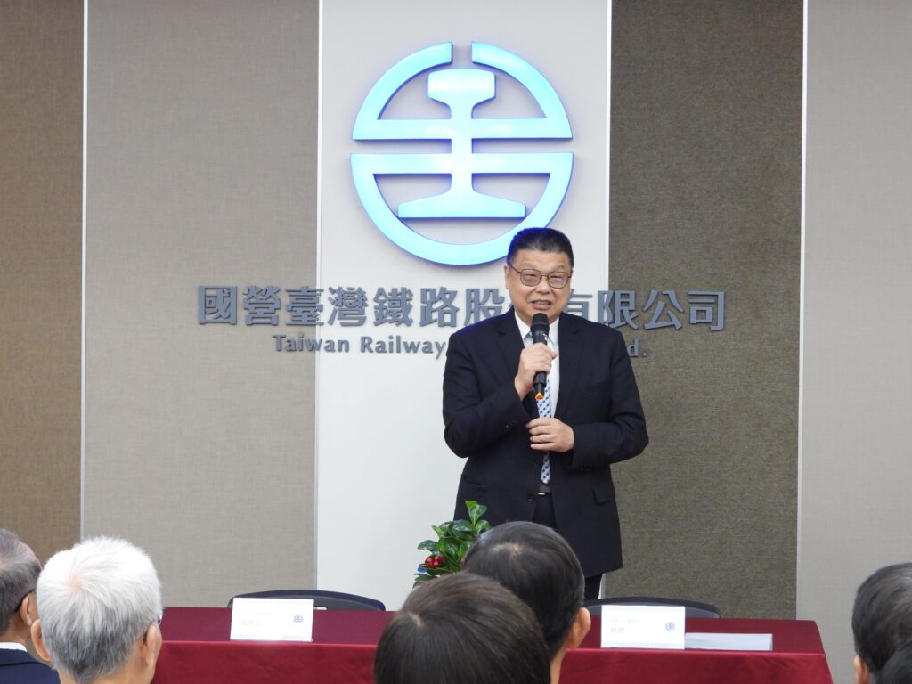 ▲臺鐵董事長杜微致詞時表達對與慈濟基金會合作的長久淵源。(記者 辛澎祥/攝)
