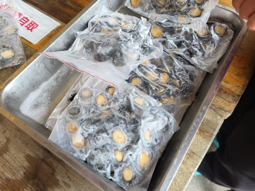 ▲不同包裝的海鋼盔任消費者選購。(圖/新北市漁業處 提供)
