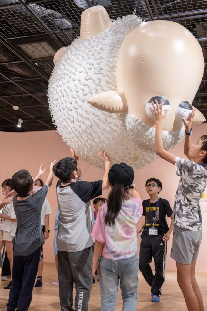 ▲高美館的新展推出也號招著兒童夏令營的登場。(圖/高美館 提供)