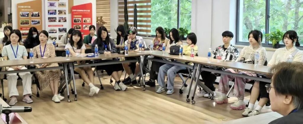 ▲滬臺年青藝術創作者同台交流,場面熱絡。(圖/李振明 提供)