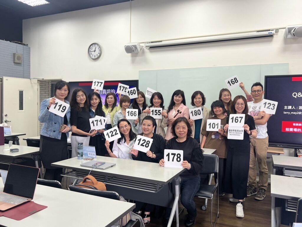 ▲拍賣官游文玫經常受邀至研究所授課拍賣產業現況(圖/游文玫提供)