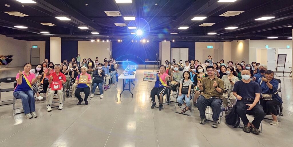 惡地文創-高雄田寮鄉崇德社區黃麻編織工藝復育振興經驗分享」座談會現場來賓大合照。(圖/文化局提供)