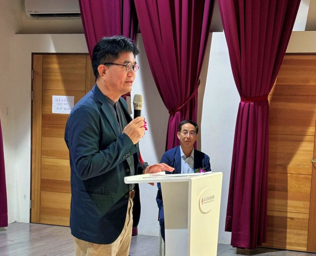 ▲文化部主任秘書陳登欽主持監交後，說明臺東生活美學館的在地特色與功能。（圖/文化部 提供）