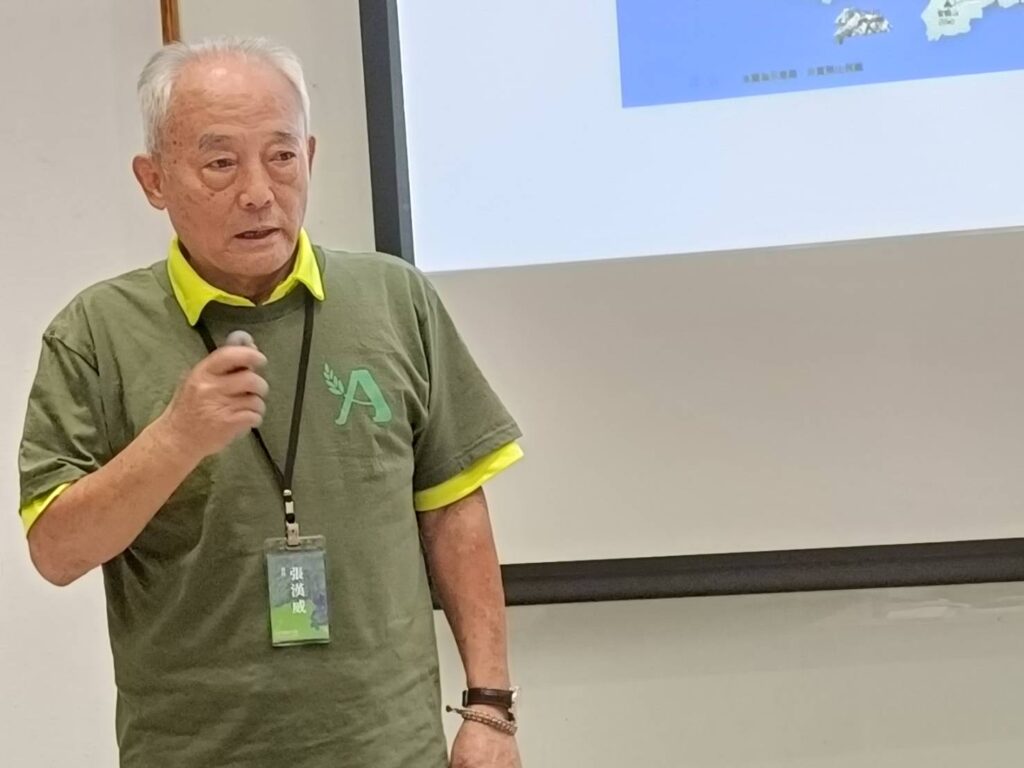 ▲在馬祖服役時擔任部隊連長的張漢威教授，回憶當年馬祖的種種點滴，可說五味雜陳。（記者 辛澎祥/攝）