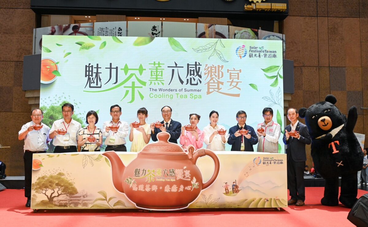 魅力茶薰  六感饗宴  北車登場  國內外遊客同步體驗茶葉蒸臉敷眼身心療癒