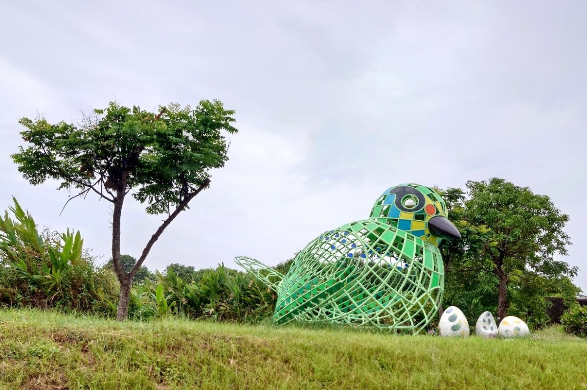 臺中市公共藝術超吸睛   5米高五色鳥現蹤水湳中央公園