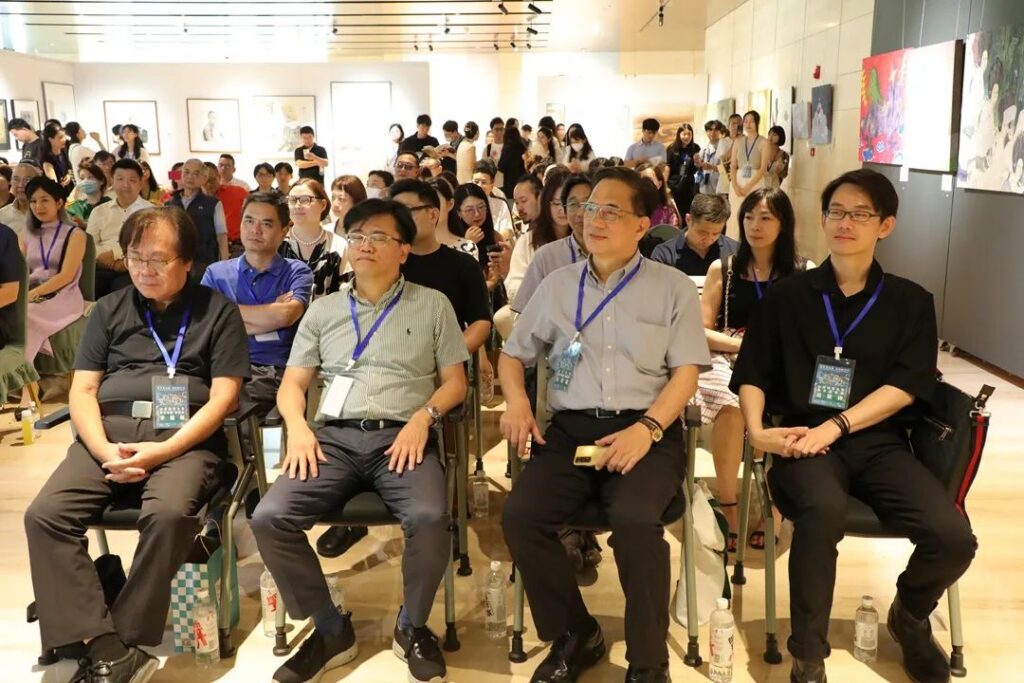▲出席滬台青年藝術家交流展的兩岸貴賓與年青藝術家共聚一堂,顯得氣氛融洽。(圖/李振明 提供)