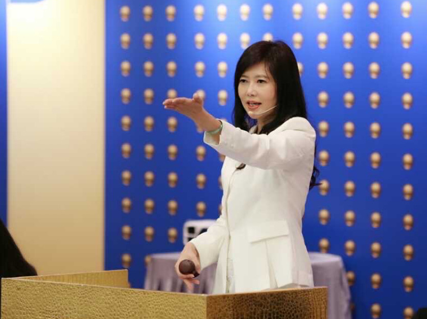 如何成為一位藝術品拍賣官？