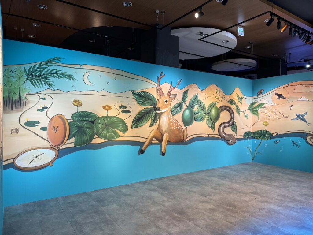 臺南文創園區「出發！發現之島」從一場有趣的冒險旅程開始，帶領大家從壁畫中，看見400年前的探險家在這座島嶼上的各種發現。（圖/文化部提供）