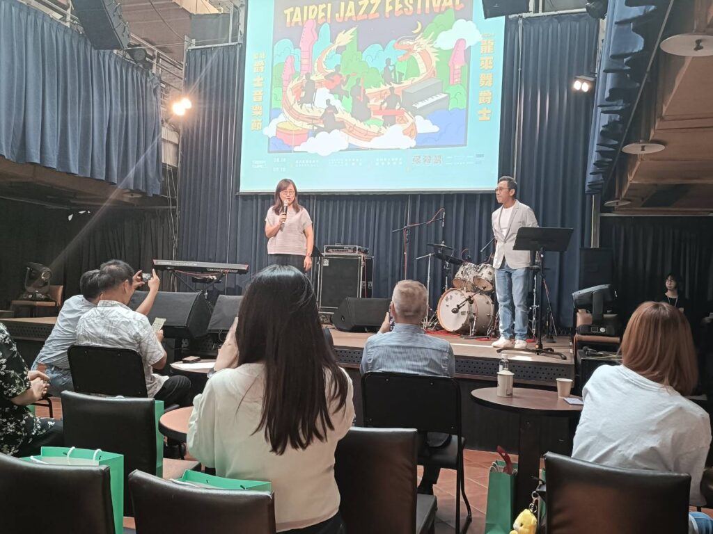 ▲臺北市副市長林奕華致詞時表達對臺北爵士音樂節的悠久歷史的肯定與支持。（記者 辛澎祥/攝）
