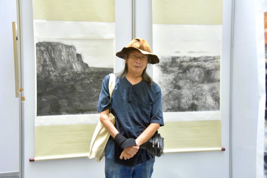▲澎湖藝術家洪根深教授將以1604(澎荷史事)的首展當代水墨呈現,備受期待。(記者 辛澎祥/攝)