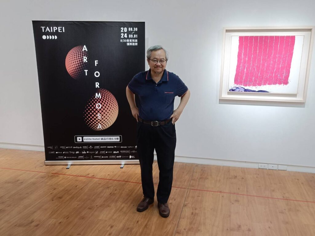 ▲張學孔總監強調今年參展的國際知名藝術家與作品，延伸出東西方藝術融合的特色。（記者 辛澎祥/攝）