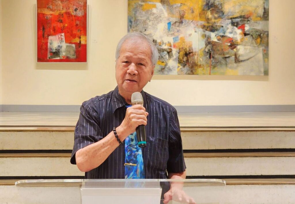 ▲中部美術學會榮譽理事長倪朝龍指出,陳惠美老師投注心力的教學與持續不斷的創作,成為藝術界的典範。(記者 辛澎祥/攝)