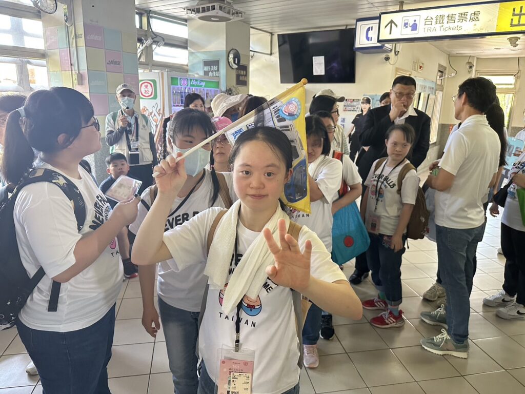 ▲唐寶寶開心的在活動中盡興玩樂。（圖/臺鐵公司 提供）