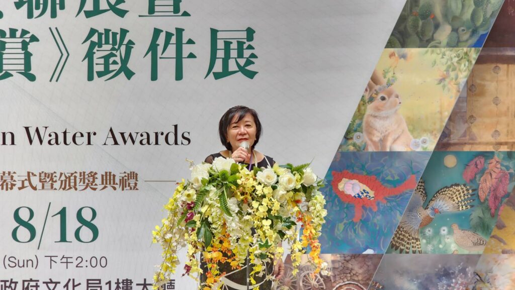 ▲台灣綠水畫會理事長陳嬋娟,致詞時表達要將膠彩畫發展成臺灣本土藝術,具體提昇新的傳承與推廣境界。(記者 辛澎祥/攝)