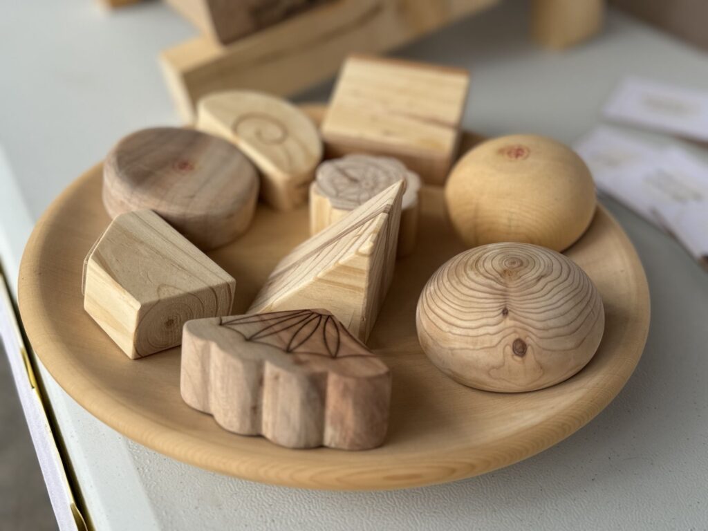 ▲展出的木創工藝品讓人眼界大開。(圖/北科大 提供)