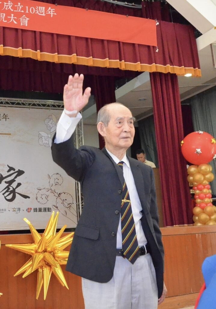 ▲吳萬福教授受到學生師長的尊敬與愛戴。（圖/億光文化基金會 提供）