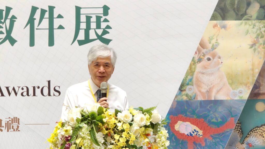 ▲身兼東海大學美術系榮譽教授的知名膠彩畫家詹前裕,對膠彩畫的未來與台灣綠水畫會的發展抱持樂觀期待。(記者 辛澎祥/攝)