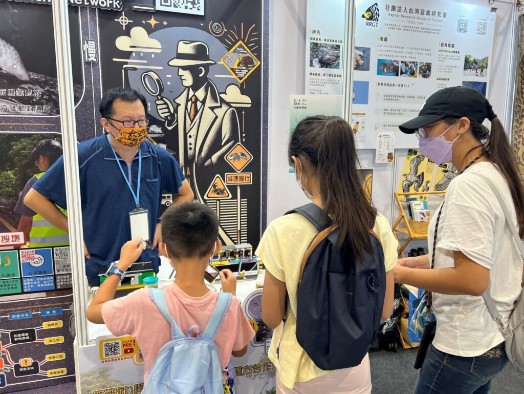 ▲專業宣導防路殺活動，受到民眾的重視。（圖/新北市農業局 提供）