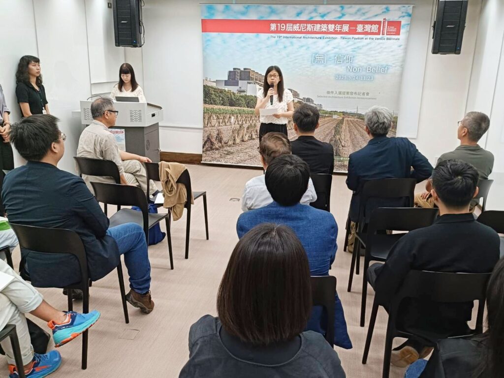 ▲多位建築與文史領域的學者專家共聚一堂,解構此次的威尼斯建築雙年展入選作品內涵。(記者 辛澎祥/攝)