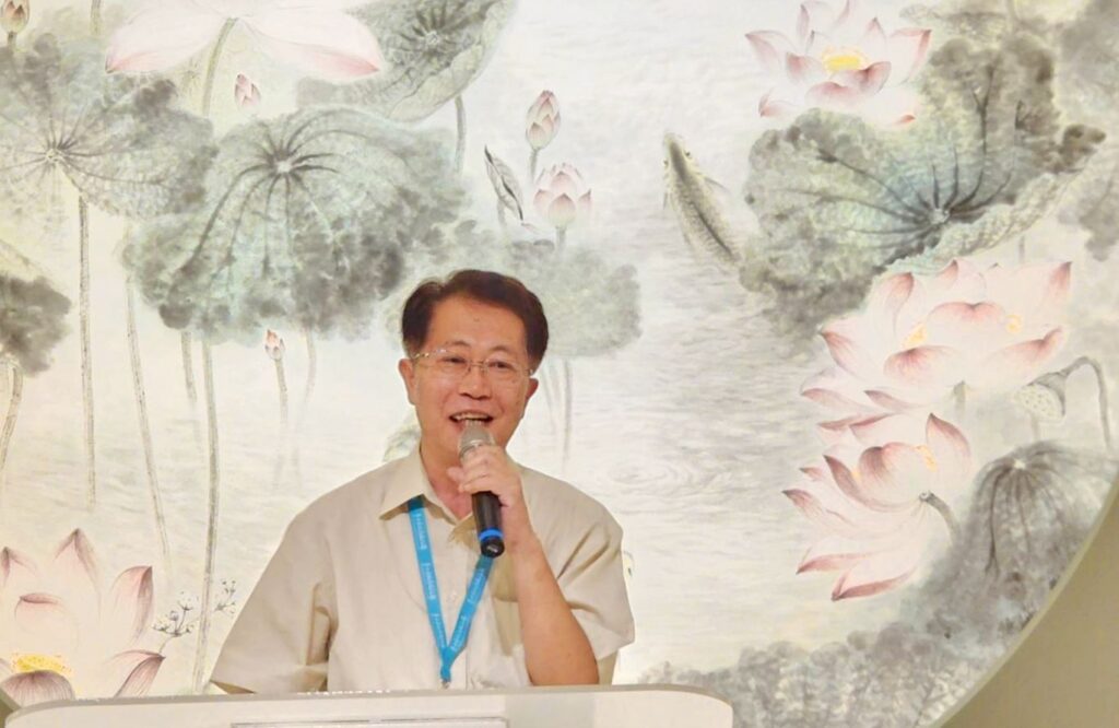 ▲大墩文化中心主任陳文進致詞時表達對林文嶽老師竭盡心力為創作力求臻進與突破的推崇。(記者 辛澎祥/攝)