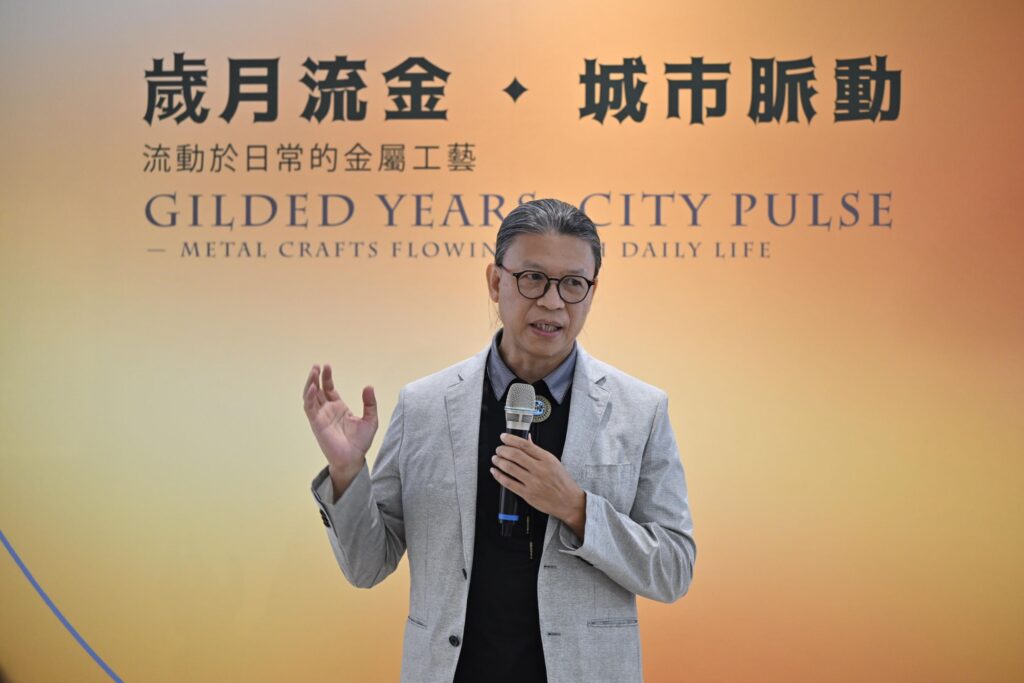 ▲工藝中心主任陳殿禮致詞時強調工藝是傳統與創新溝通的橋樑,工藝走入生活讓生命更加充滿喜樂。(記者 辛澎祥/攝)
