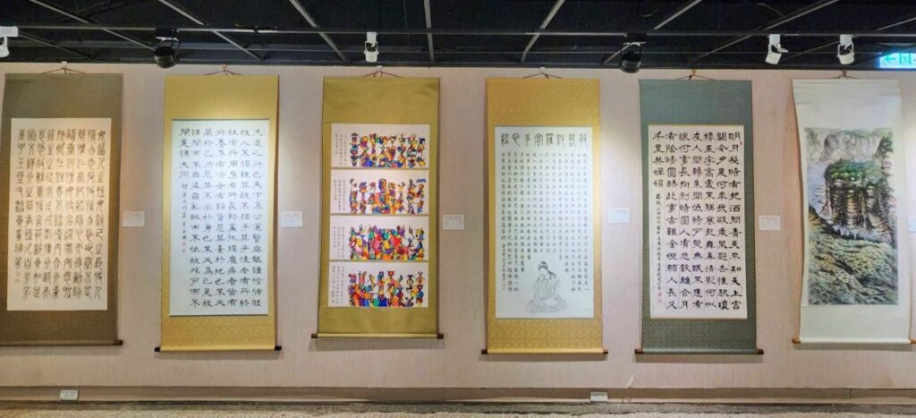 ▲書法老師們的作品呈現各書體文字的深邃內涵，極具文采的可看性。（記者 辛澎祥/攝）澎祥/攝）
