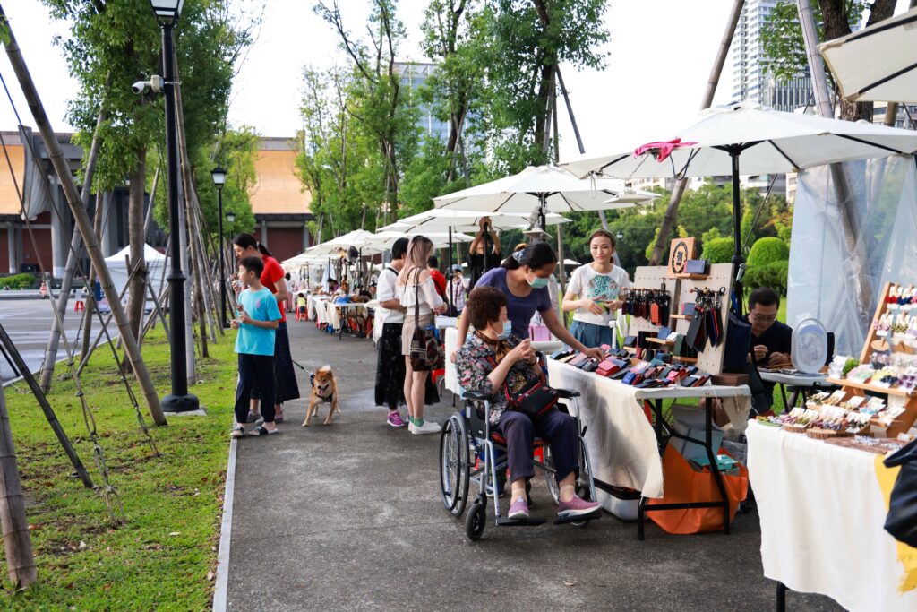 廣場周邊的文創及二手物市集,同時呼應永續發展的關注。(圖/國父紀念館提供)
