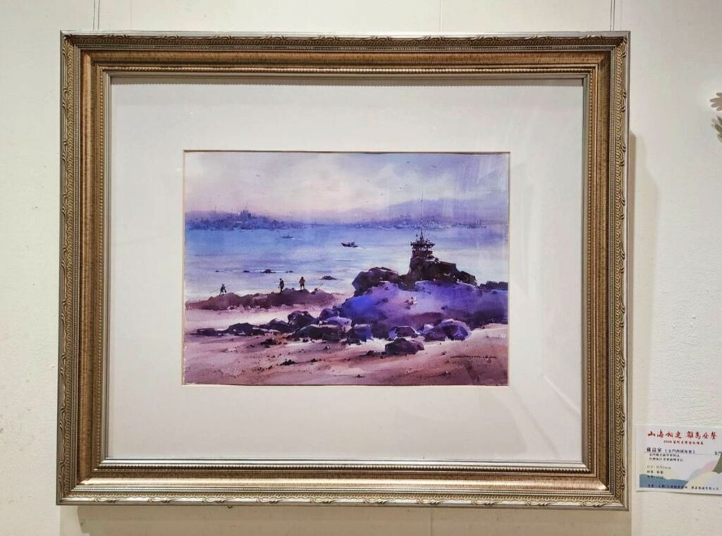 ▲金門參展藝術家蘇益家的水彩創作,將金門山海景象描繪的讓人觀賞後有如醉如痴之感。(記者 辛澎祥/攝)