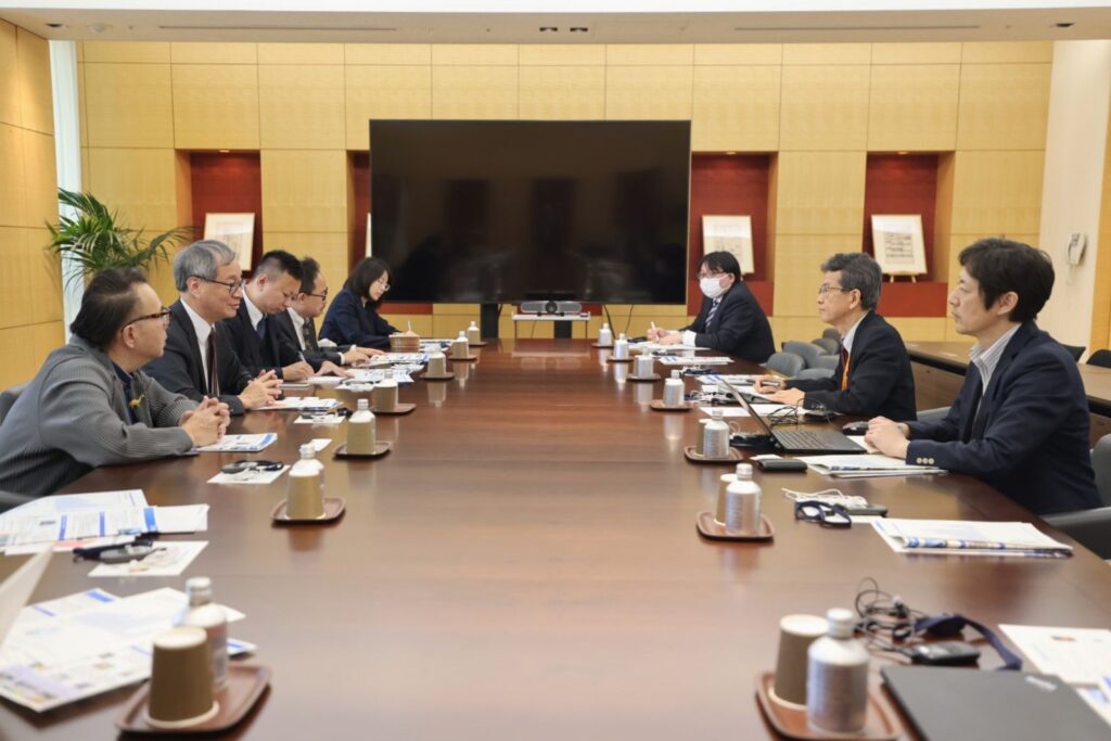 ▲李遠部長（左二）與日本藝術及美術館界領導人暢談臺日合作相關事務。（圖/文化部 提供）
