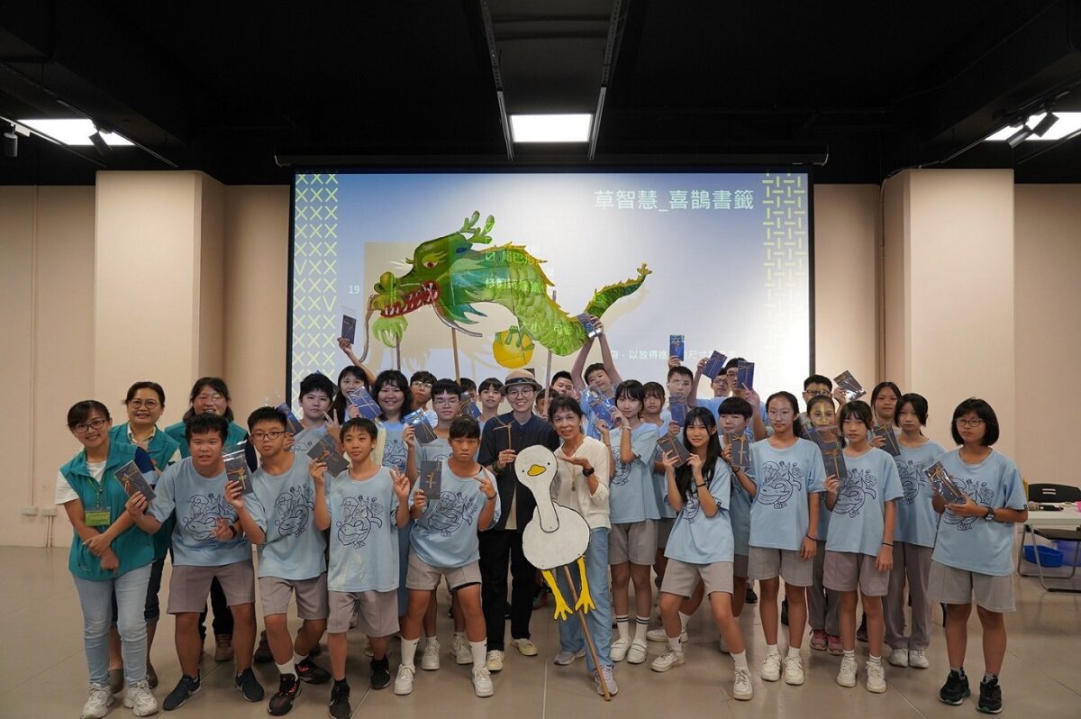 纖博館「藺結心歡」教育扎根課程   師生體驗趣味藺草編
