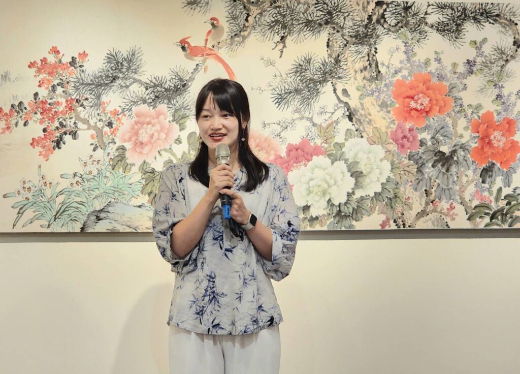 ▲北美矽谷印社的策畫總監及叢書主編陳耀姬,主持這場篆刻交流與新書發表會,顯得落落大方,言談舉措得宜。(記者 辛澎祥/攝)
