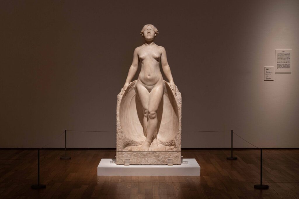 ▲黃土水最具代表性的國寶作品「甘露水」，在東京藝大美術館展出。（圖/文化部 提供）