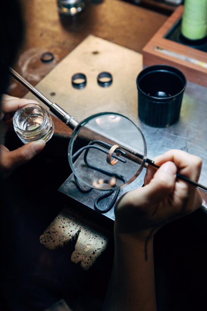 「光在金工」可親手作出屬於自己的首飾。(圖/工藝中心提供)