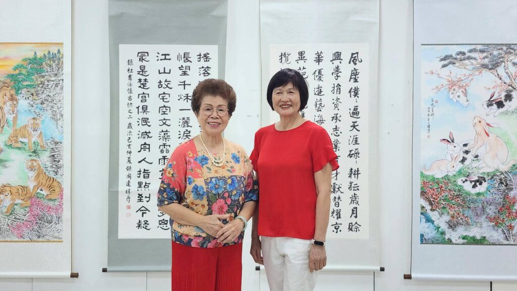 ▲呂玉環理事長（左）與中華文耀文教經貿交流協會理事長林士森，為推動藝術文化交流活動投注極大心力而備獲肯定。（記者 辛澎祥/攝）