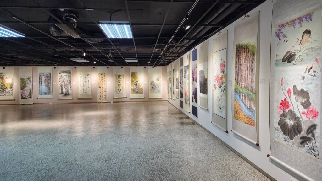 ▲澎湖縣文化局中興藝廊的展場，對跨海來台進行展覽的藝術家而言，是一次難能可貴的經驗。（記者 辛澎祥/攝）