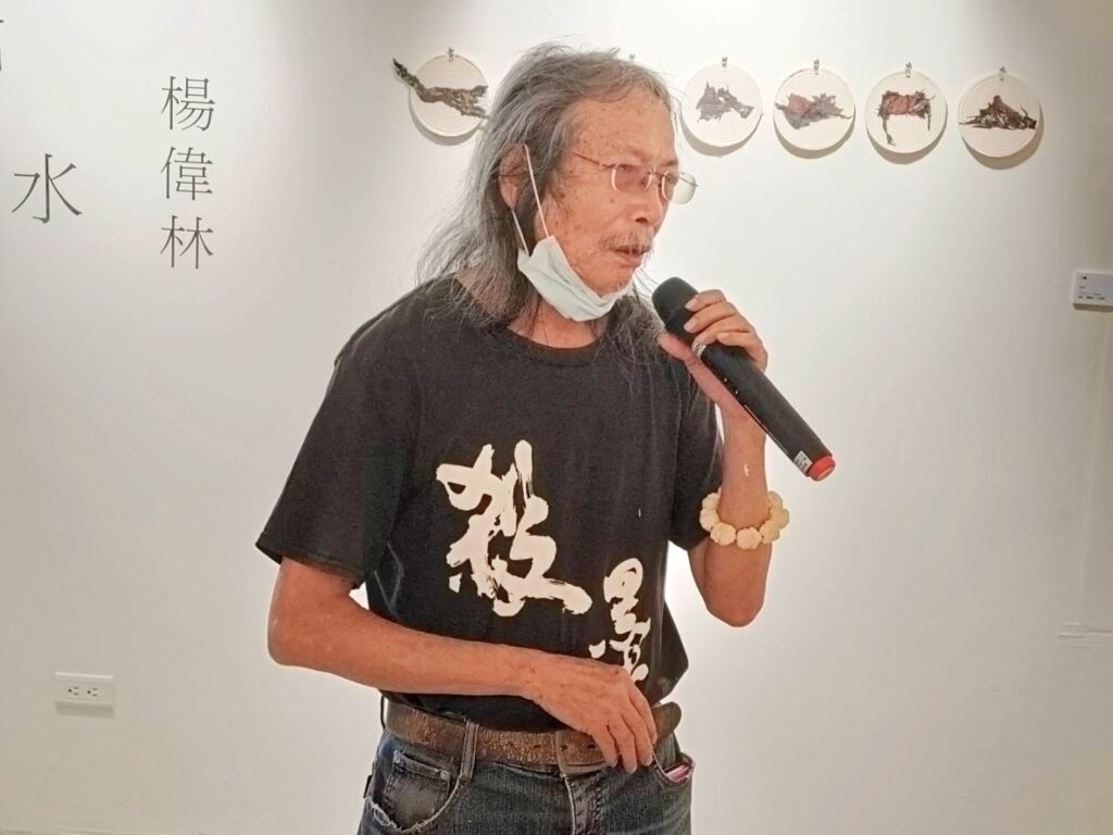 ▲現代水墨畫大師洪根深教授,在洪根深美術館說明館藏與營運方向,並強調在地設館的功能與角色,讓人印象深刻。(記者 辛澎祥/攝)