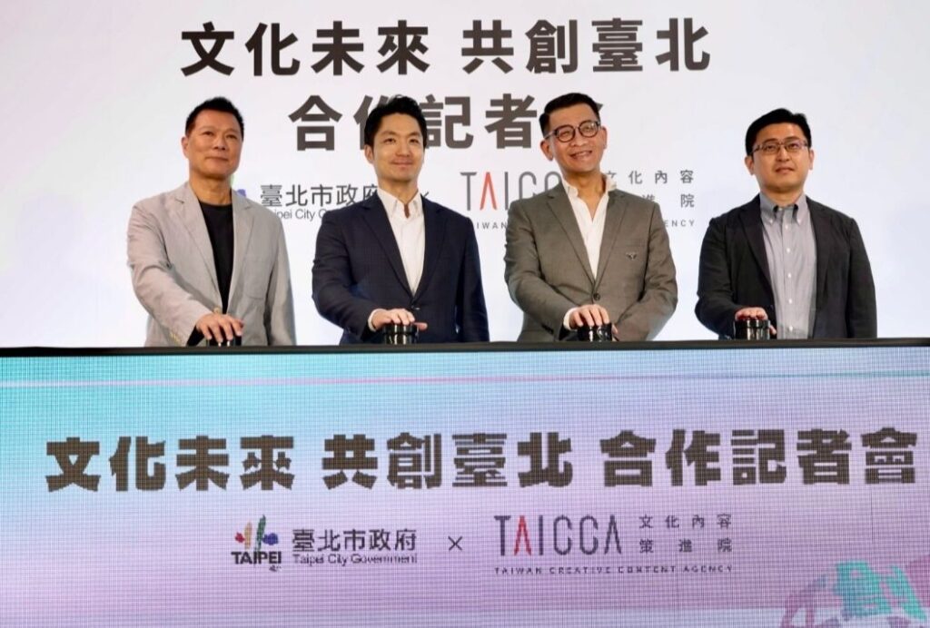 ▲文策院與臺北市政府簽約代表人在儀式後合影留念。（記者 辛澎祥/攝）