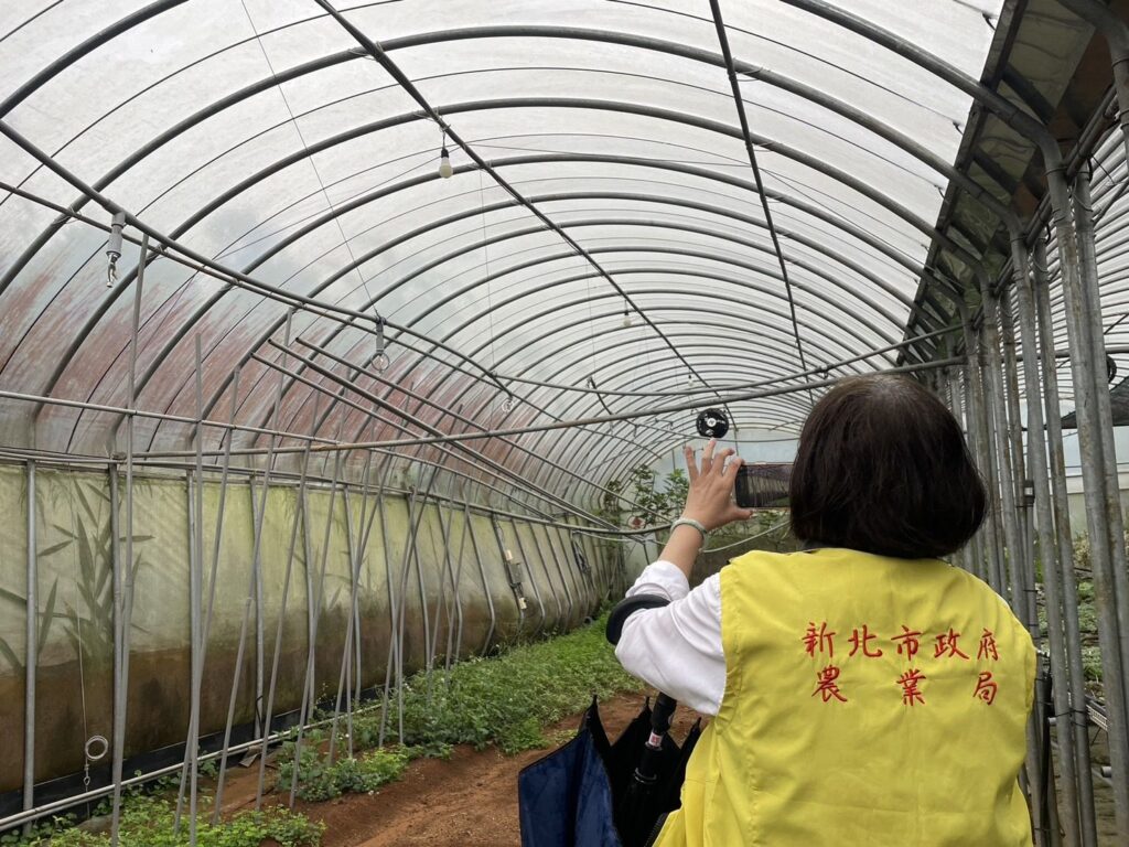 ▲新北市農業局特別紀錄與錄影颱風造成農損的現況。（圖/新北市農業局 提供）