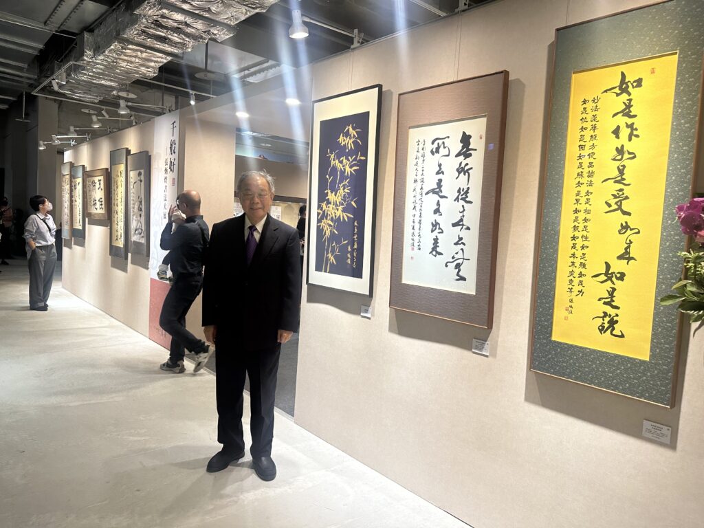 ▲知名書法家張炳煌教授在台北文華藝博會展出的書法作品，格外吸睛。（圖/張炳煌 提供）