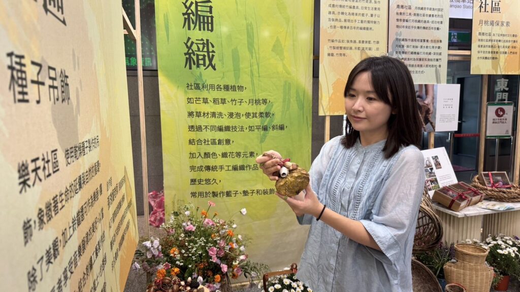 ▲民眾在新北市農村文化美學展接近大自然豐沛的元素，深感收穫滿滿。（圖/新北市農業局 提供）
