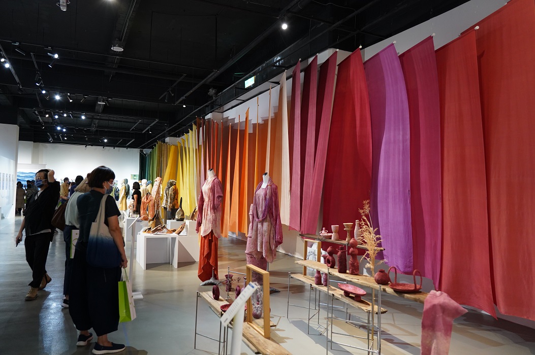 纖博館首度展出臺灣經典百色   解碼100種天然染色基因