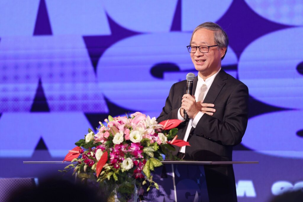 ▲文化部長李遠在頒獎典禮上致詞時分享小時候躲著老爸偷看漫畫的有趣經驗。（圖/文化部 提供）