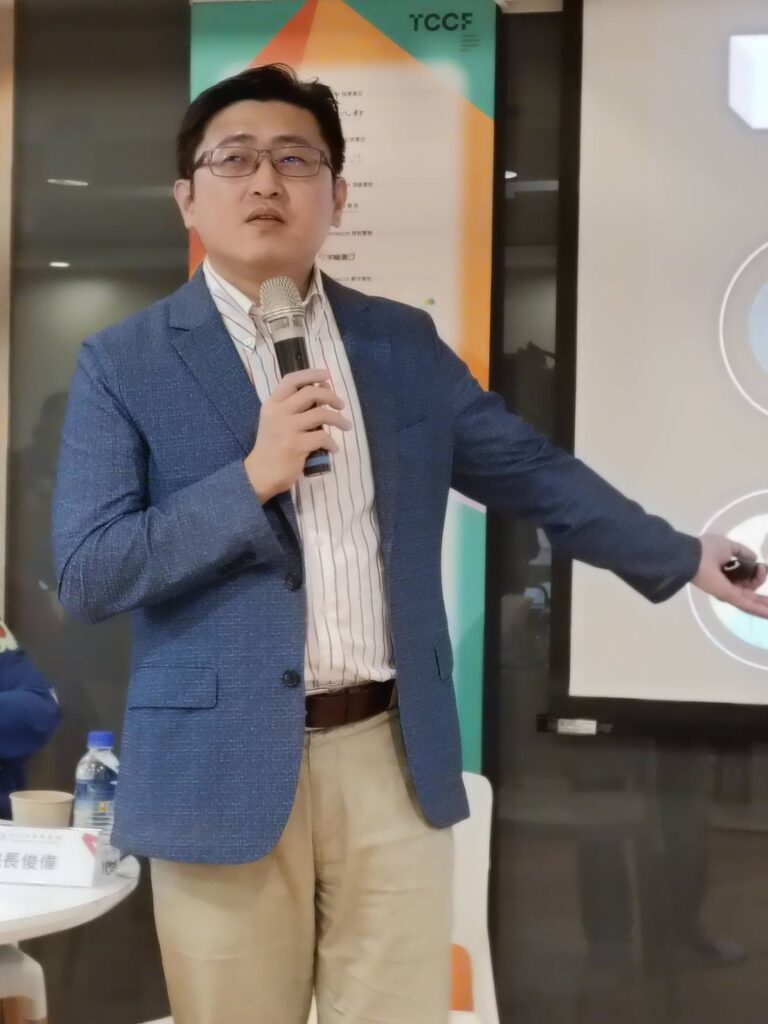▲文策院院長盧俊偉則說明今年TCCF大會的三大主軸與活動內容。(記者 辛澎祥/攝)