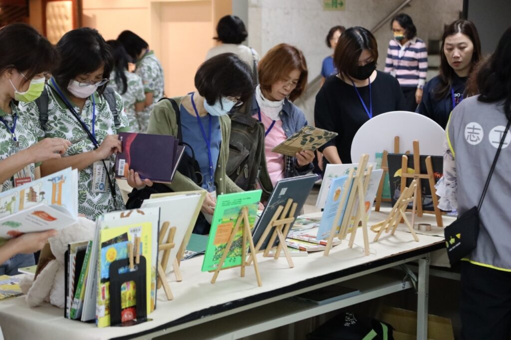 活動現場展出台語繪本。（圖/文化局提供）