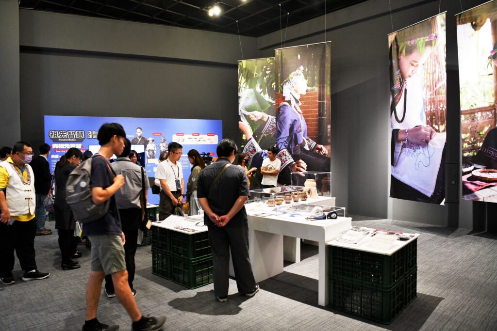 ▲現場展出的豐富展品引起民眾的高度重視。（圖/文化部 提供）